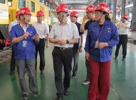 湖北省督查组、省税务局副局长杨绪春一行莅临半岛(中国)重工参观考察