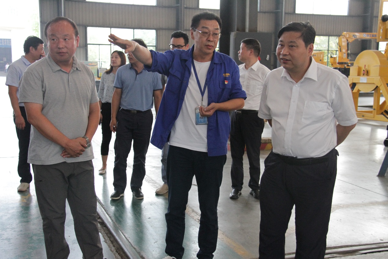 襄阳市银保监分局调研小组一行莅临半岛(中国)重工展开实地调研