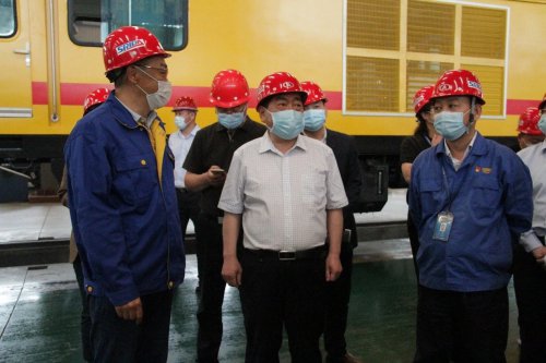 襄阳市副市长李德璋一行莅临半岛(中国)重工开展工业企业调研工作