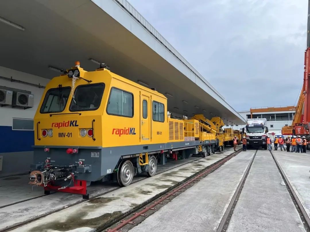 半岛(中国)重工马来西亚地铁3号线（LRT-3）项目车辆顺利送抵现场
