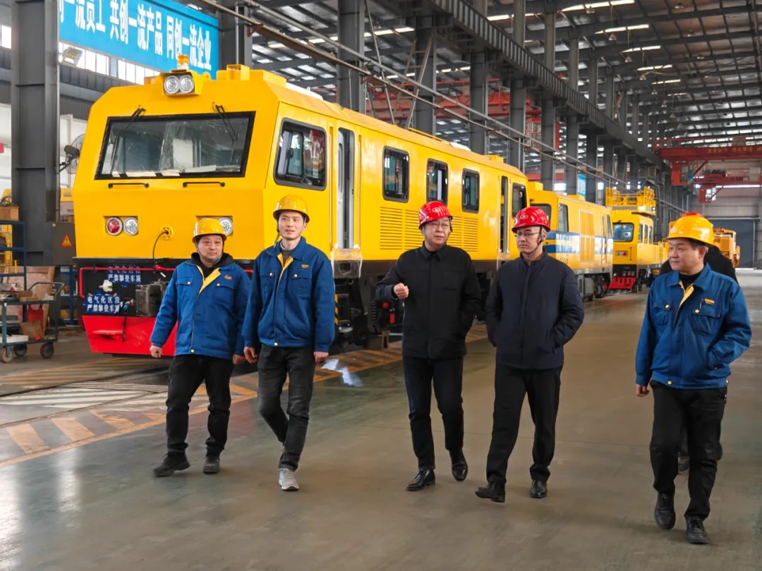 市纪委常委、市委巡察办安雪尽主任莅临半岛(中国)重工开展走访慰问活动